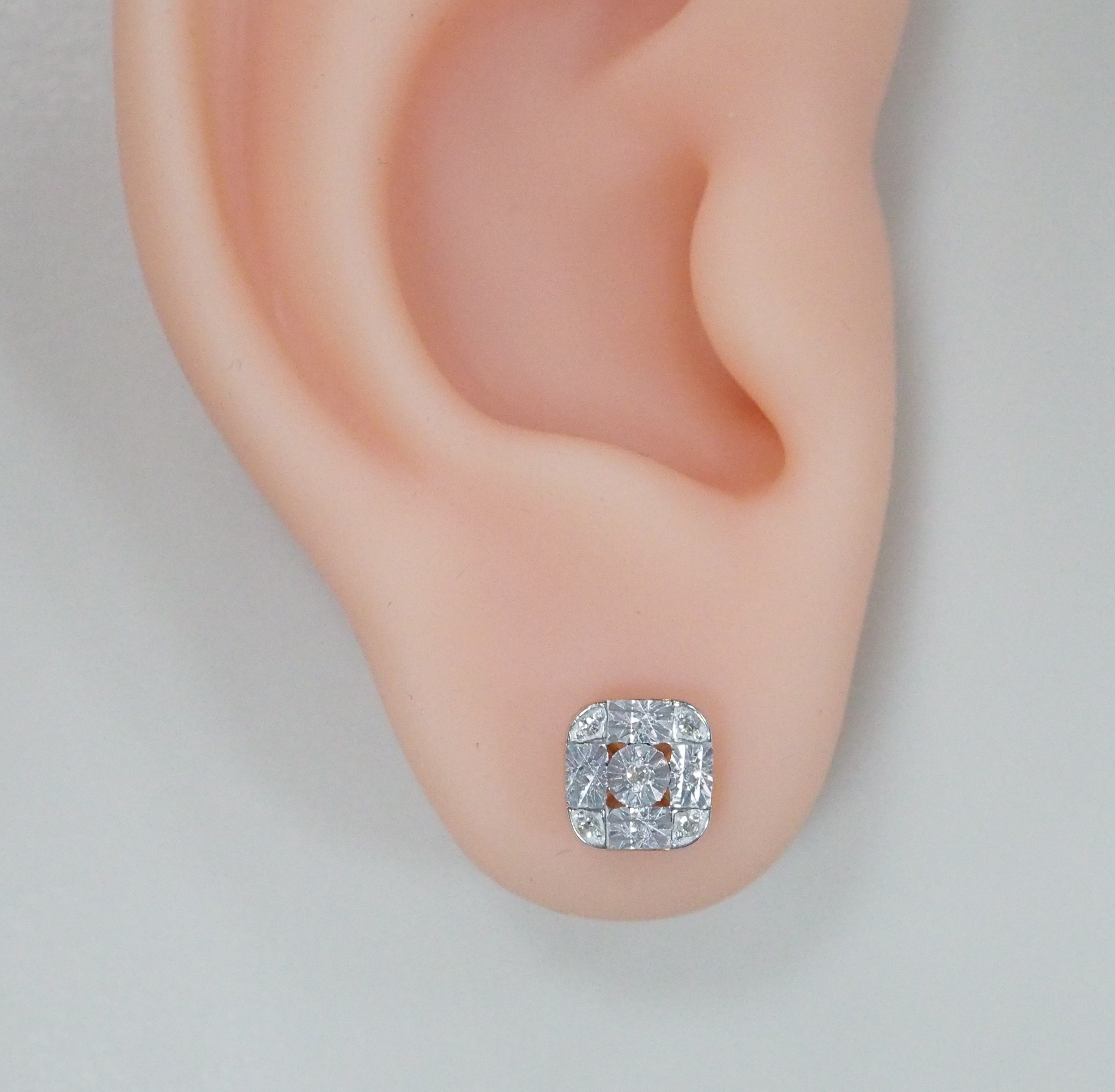 Серебряные серьги-пусеты с бриллиантами